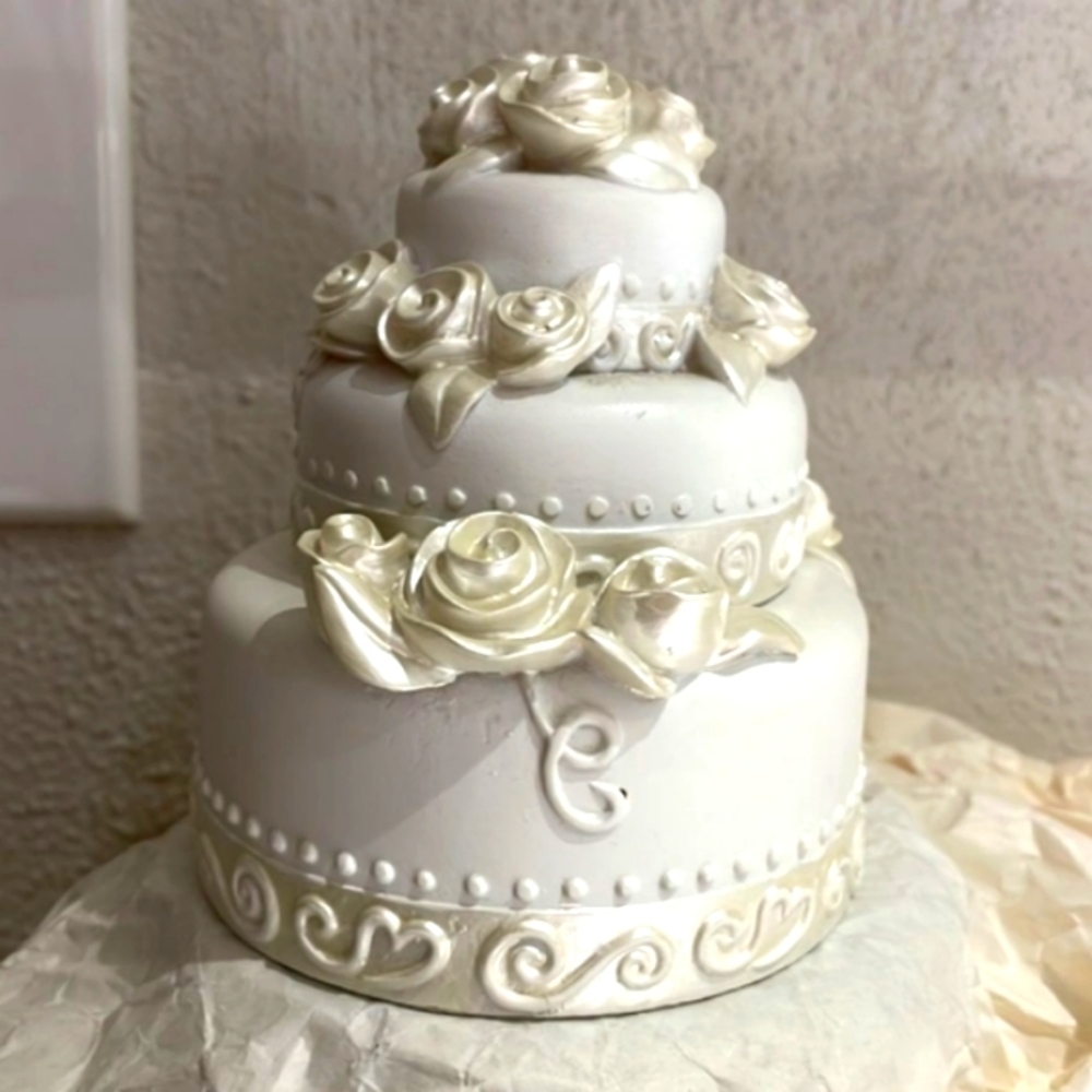 WEDDING CAKE TRINKET, JEWELRY BOX